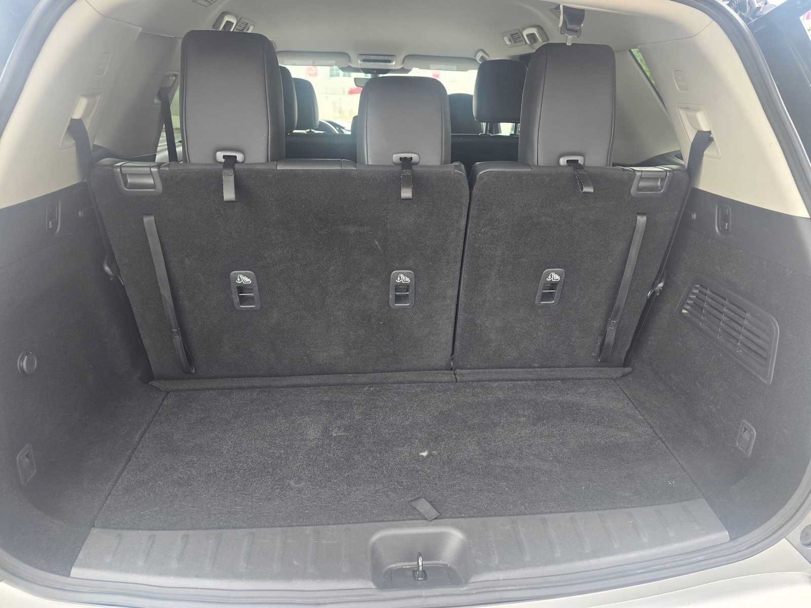Used 2025 Nissan Pathfinder SL FWD image 15