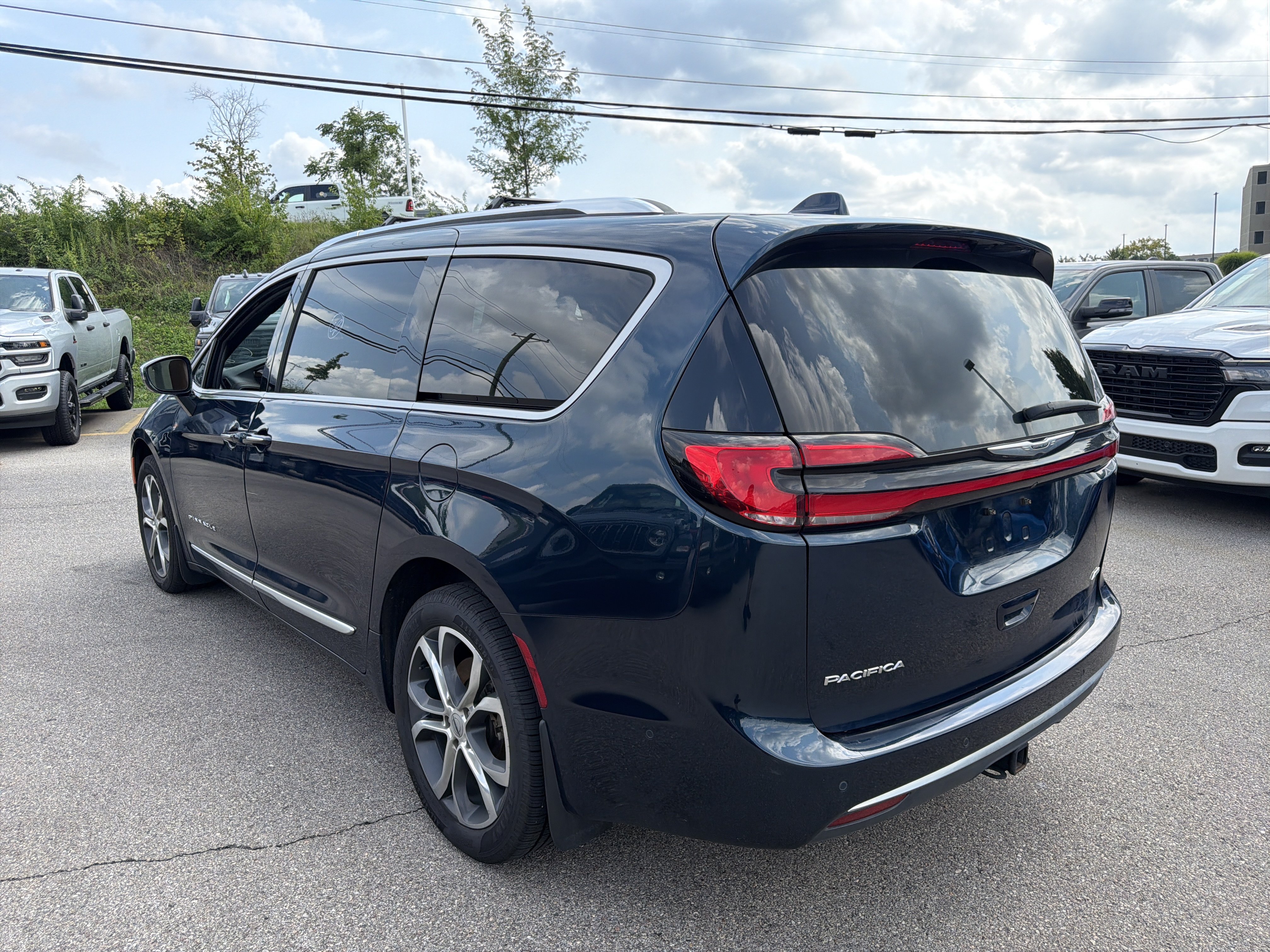 Used 2022 Chrysler Pacifica Pinnacle AWD/4WD image 7