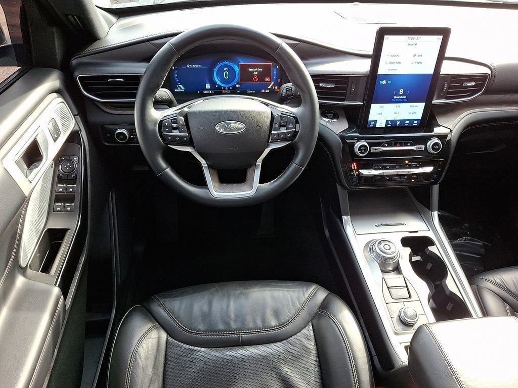 Used 2023 Ford Explorer Platinum w/ Technology Package AWD/4WD image 13