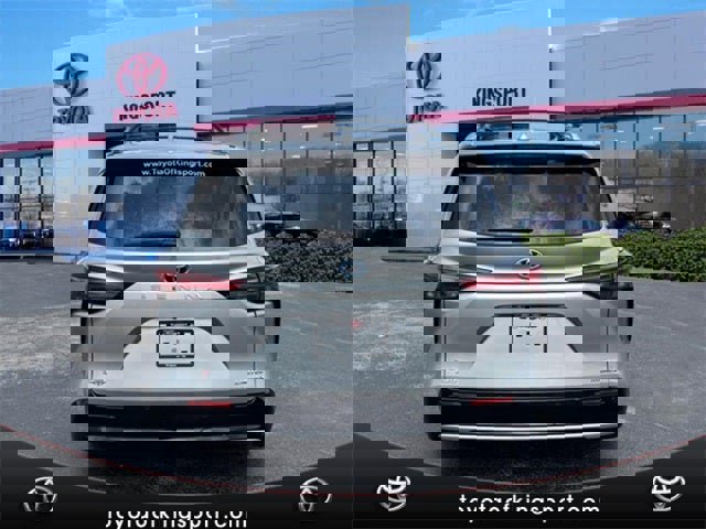 Certified 2024 Toyota Sienna Limited image 4