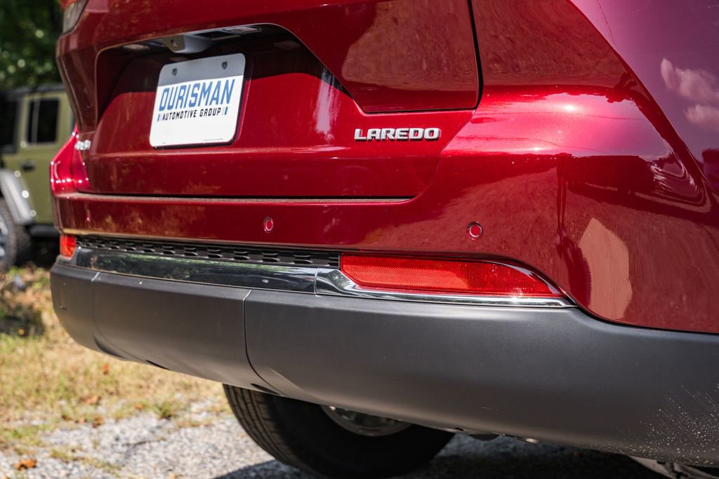 New 2025 Jeep Grand Cherokee Laredo X w/ Luxury Tech Group I image 9