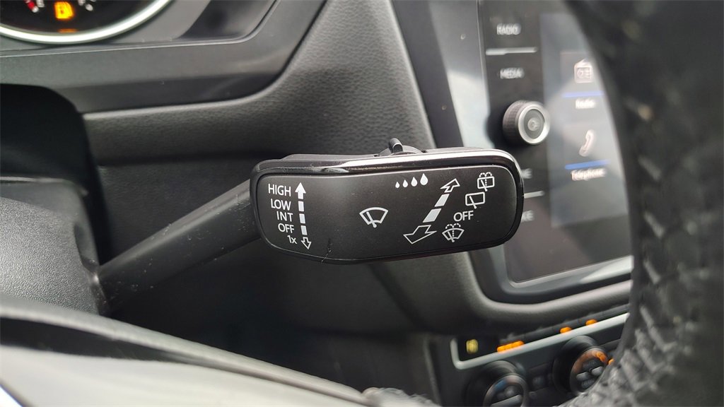 Used 2020 Volkswagen Tiguan SE image 18