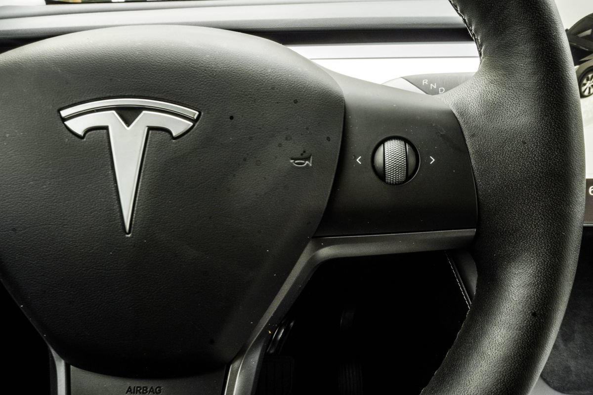 Used 2024 Tesla Model Y Long Range AWD/4WD image 26