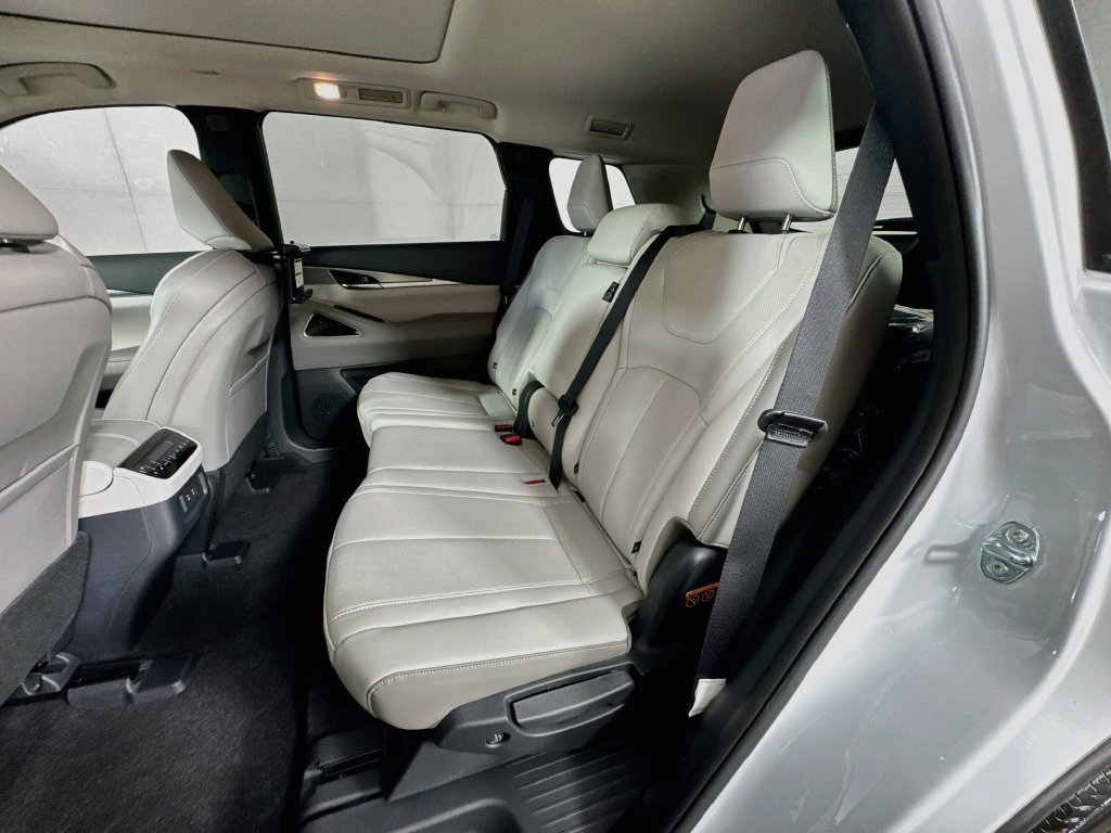 Certified 2027 INFINITI QX60 Luxe w/ Family Package FWD image 33