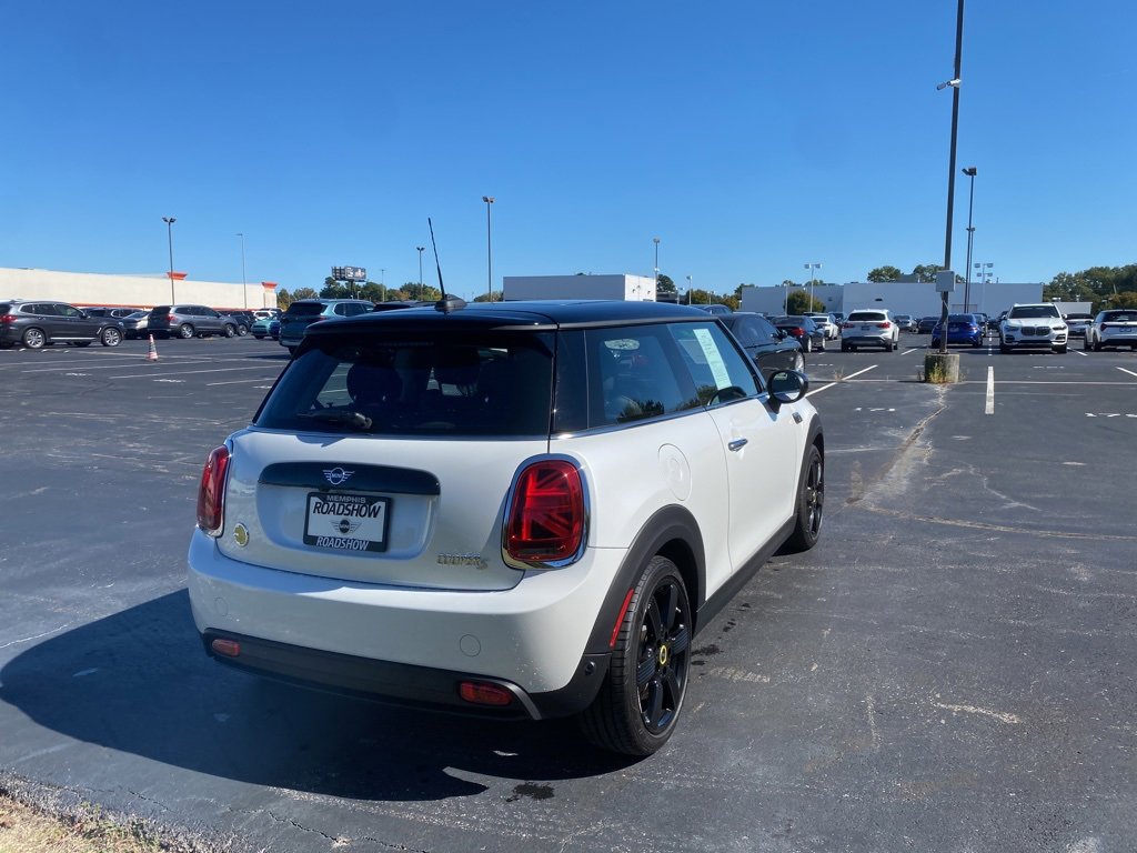 Certified 2024 MINI Cooper SE image 5