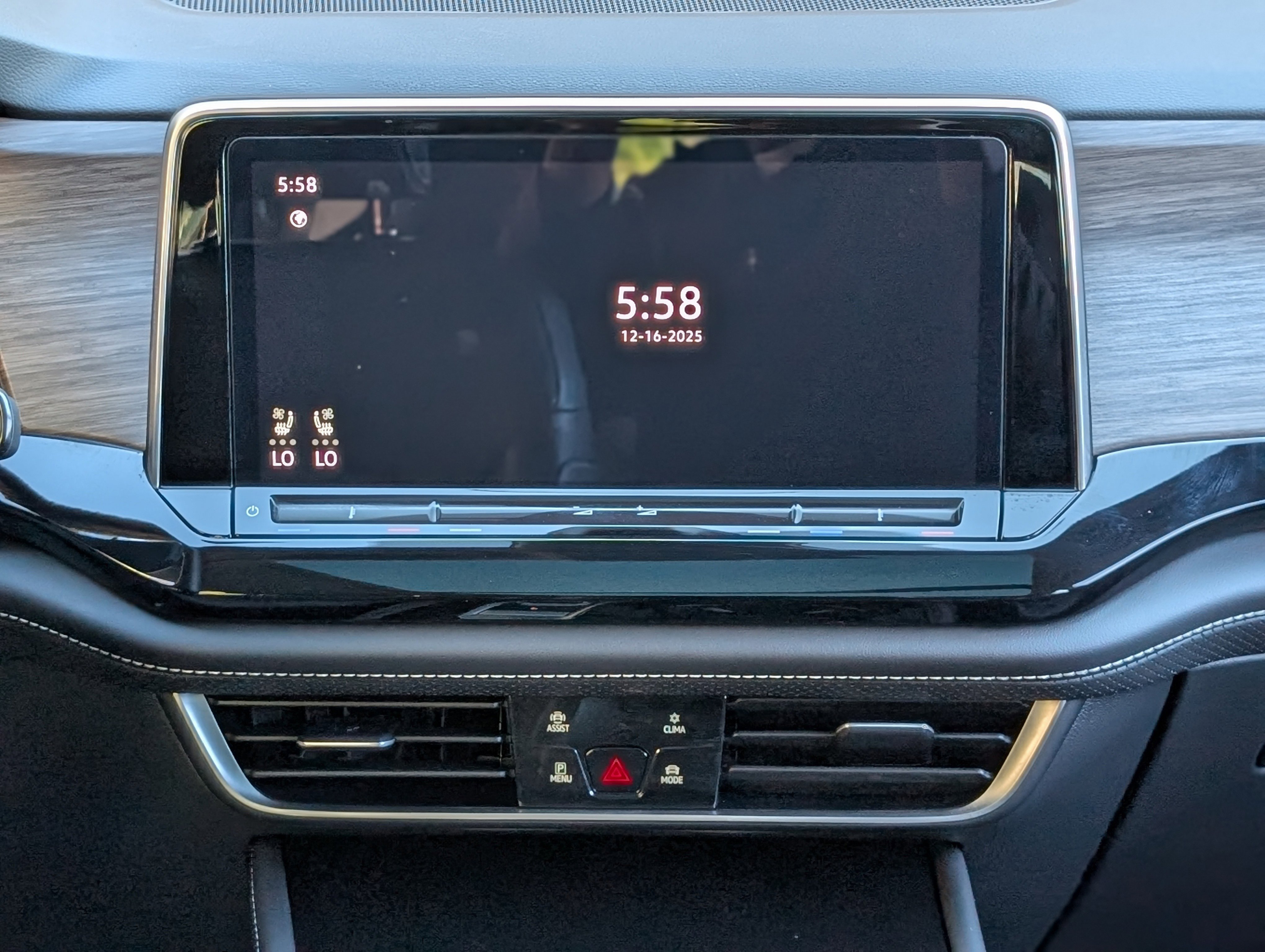 Used 2024 Volkswagen Atlas SEL image 30