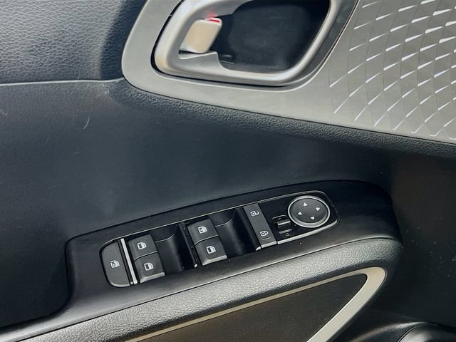 Certified 2023 Kia Soul LX w/ LX Technology Package FWD image 17