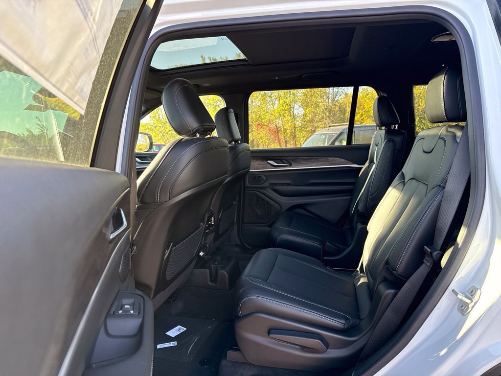 New 2027 Jeep Grand Cherokee L Limited AWD/4WD image 26