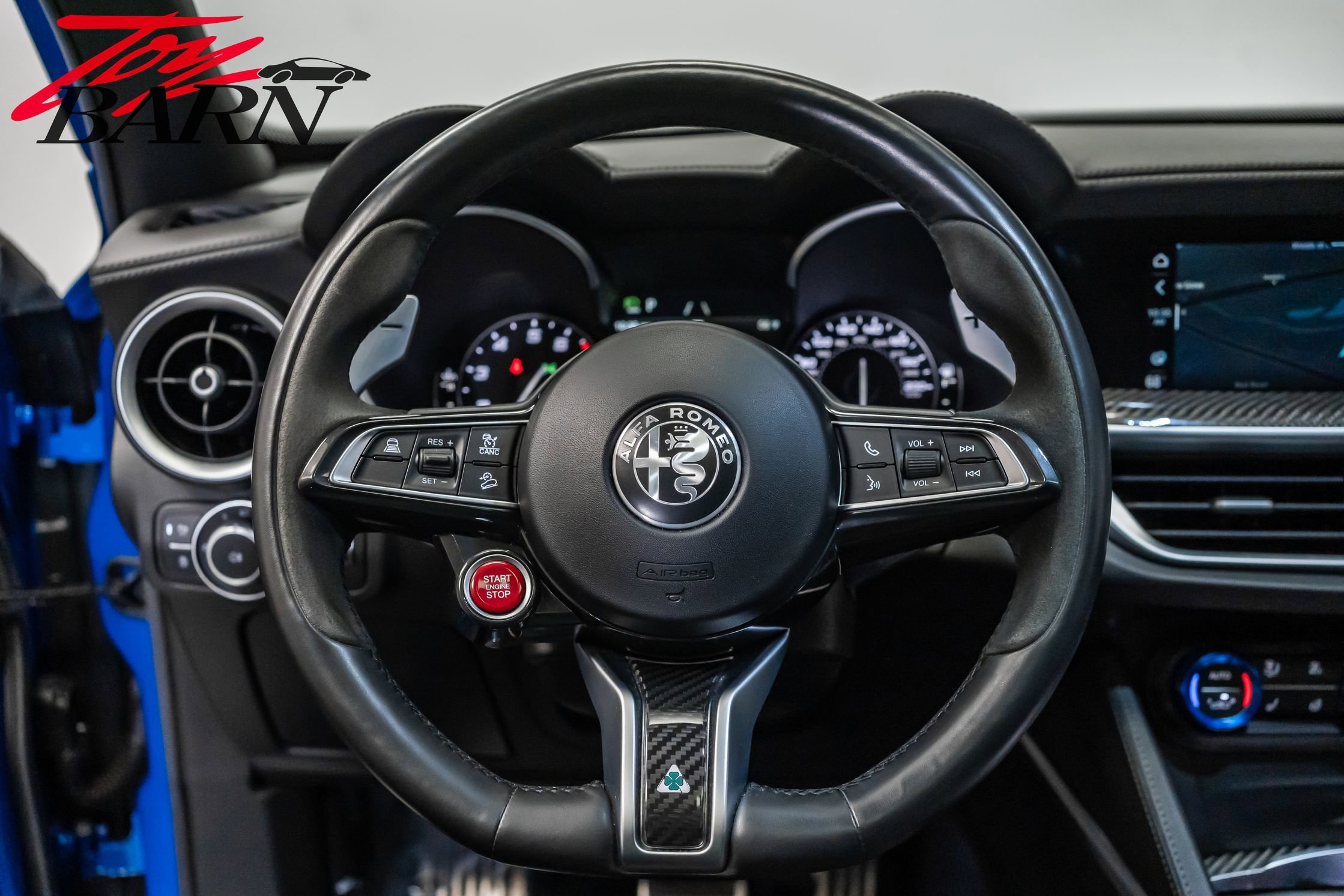 Used 2022 Alfa Romeo Stelvio Quadrifoglio image 32