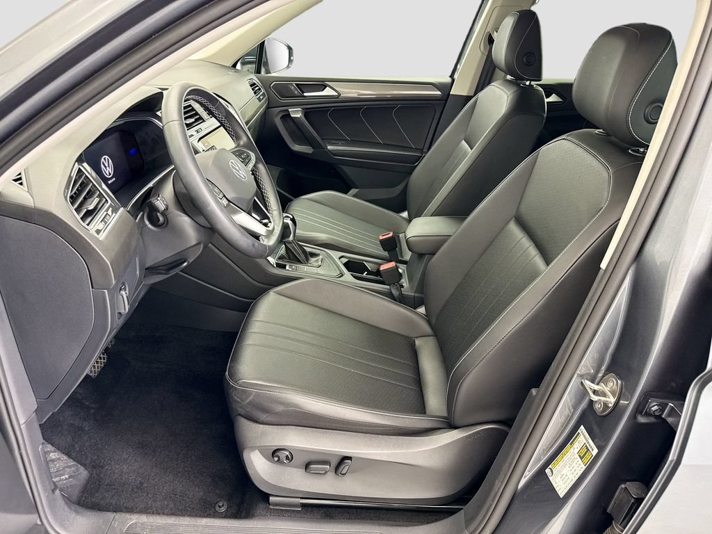 Used 2023 Volkswagen Tiguan SE FWD image 17