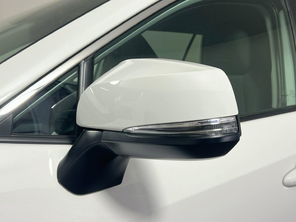 Used 2025 Toyota RAV4 XLE FWD image 10