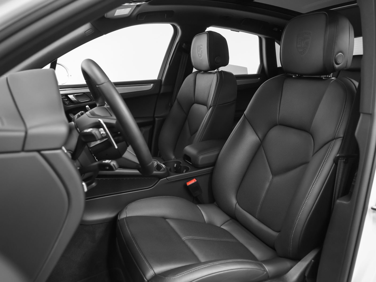 Certified 2026 Porsche Macan image 5