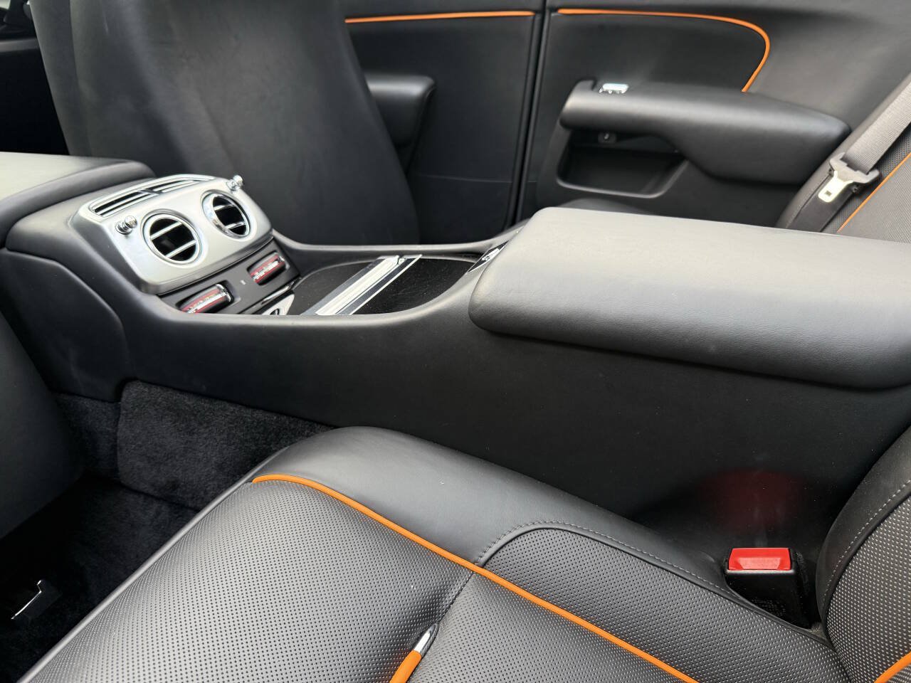 Used 2018 Rolls-Royce Dawn RWD image 34