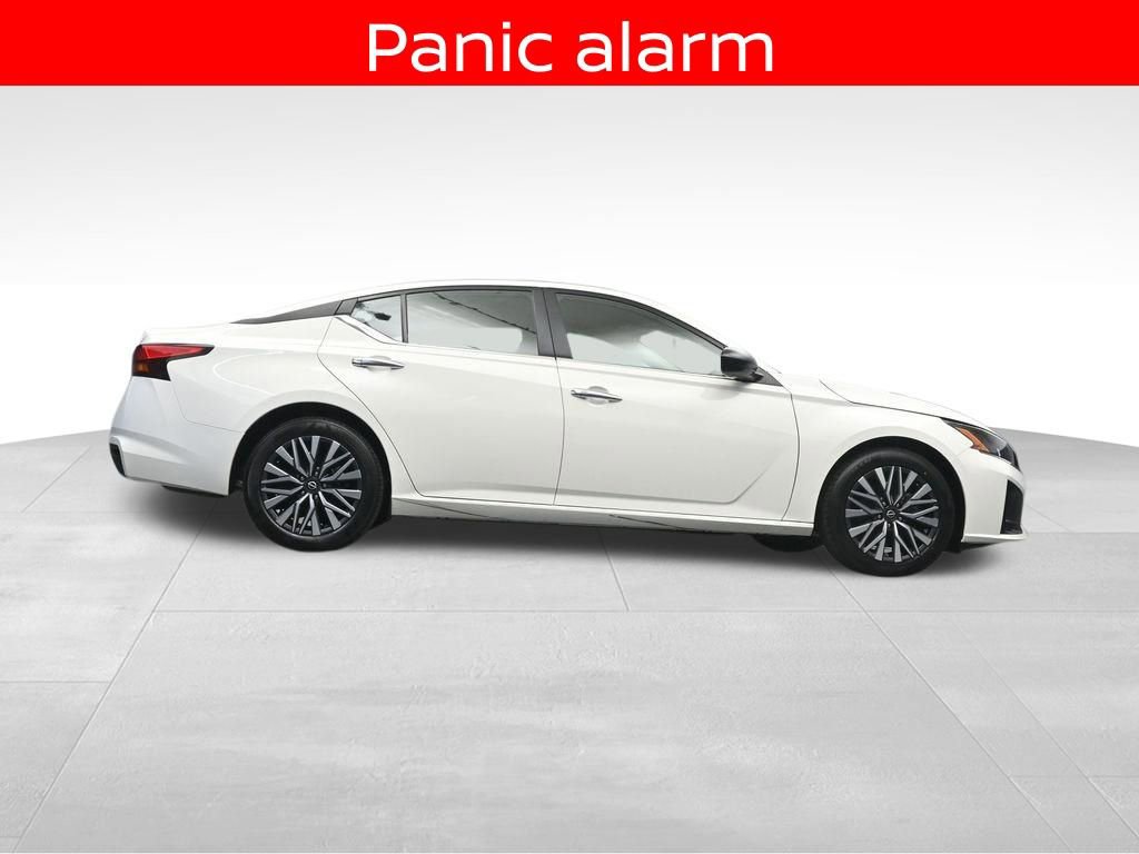 Used 2025 Nissan Altima 2.5 SV FWD image 32