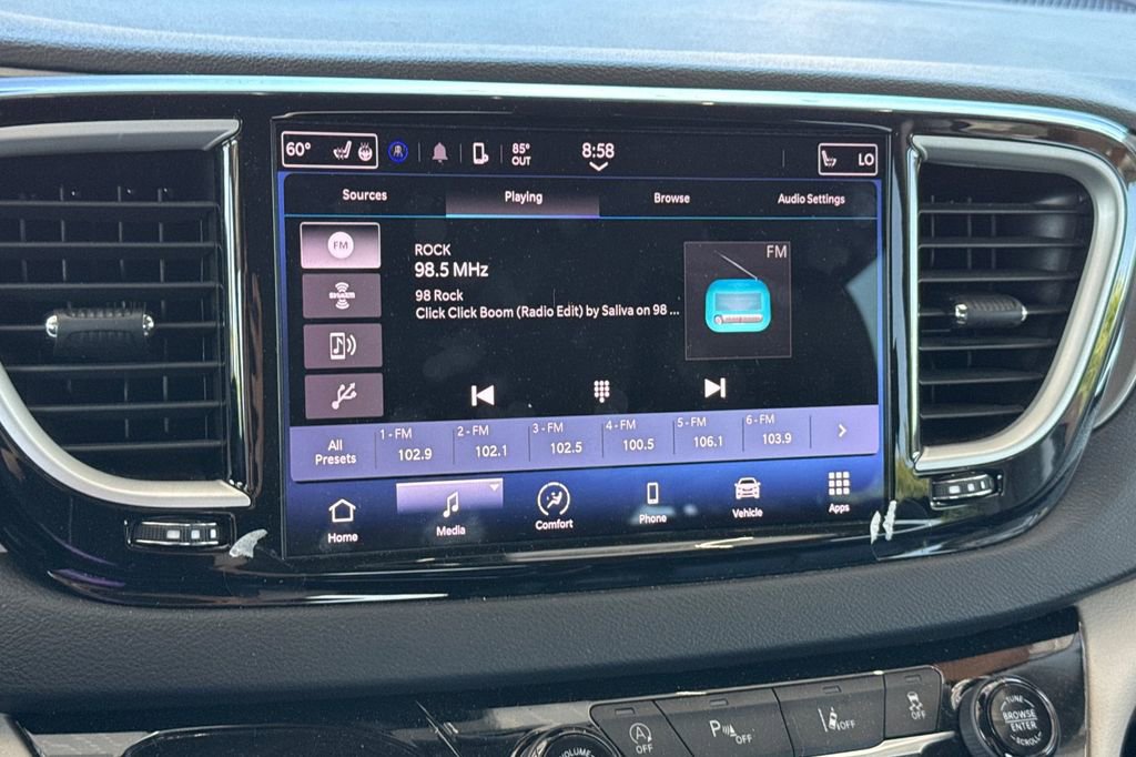 Used 2023 Chrysler Pacifica Touring-L FWD image 28