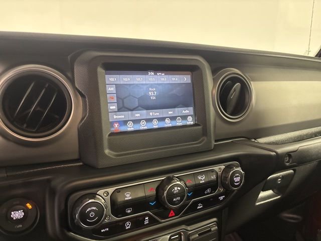 Used 2021 Jeep Gladiator Sport image 16