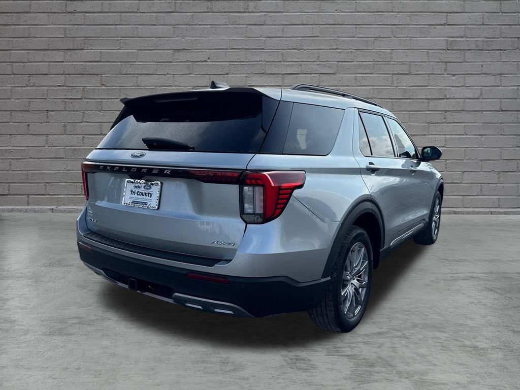 Used 2025 Ford Explorer Active w/ Active Comfort Package AWD/4WD image 8