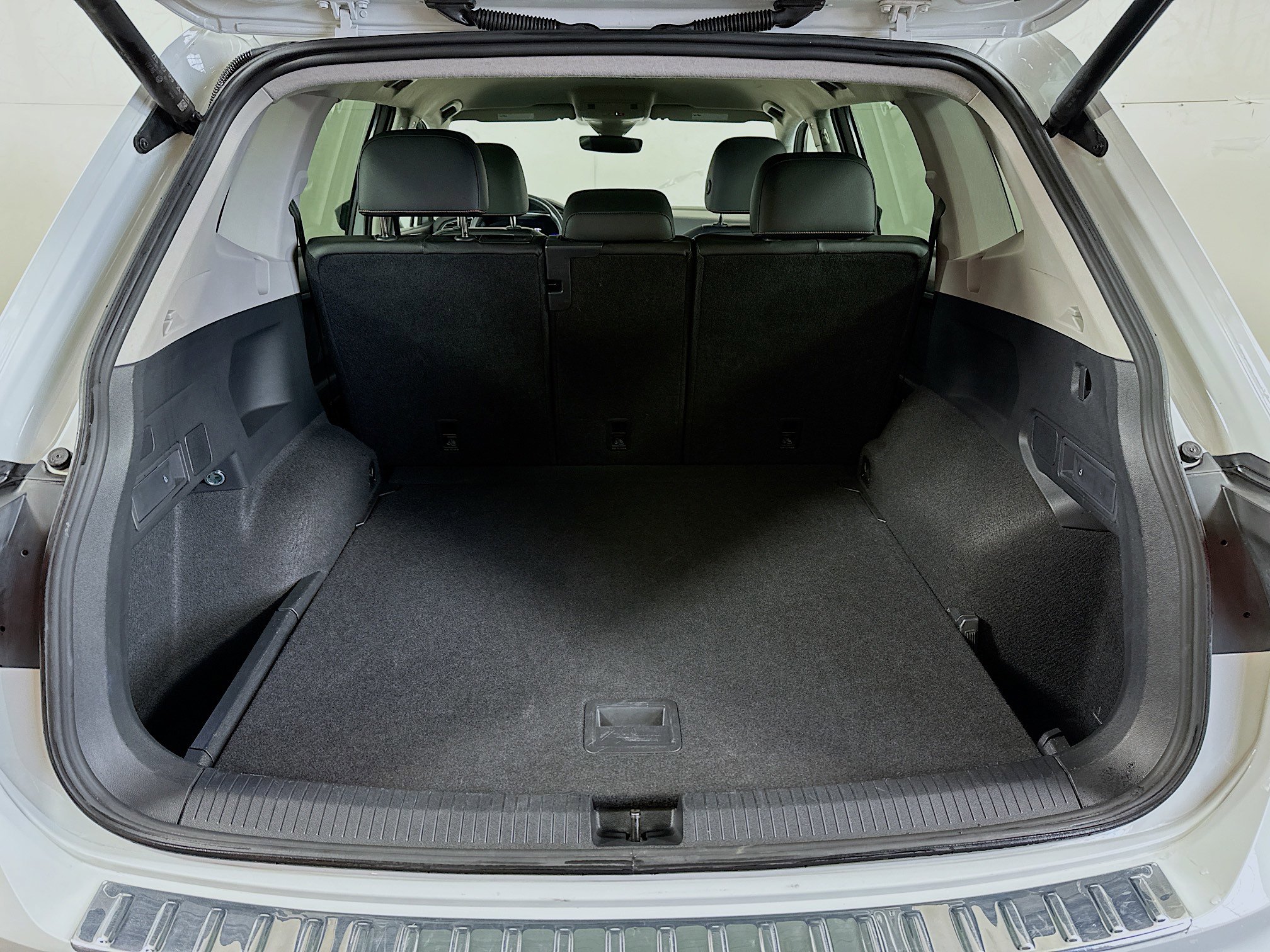 Used 2024 Volkswagen Tiguan Wolfsburg Edition image 23