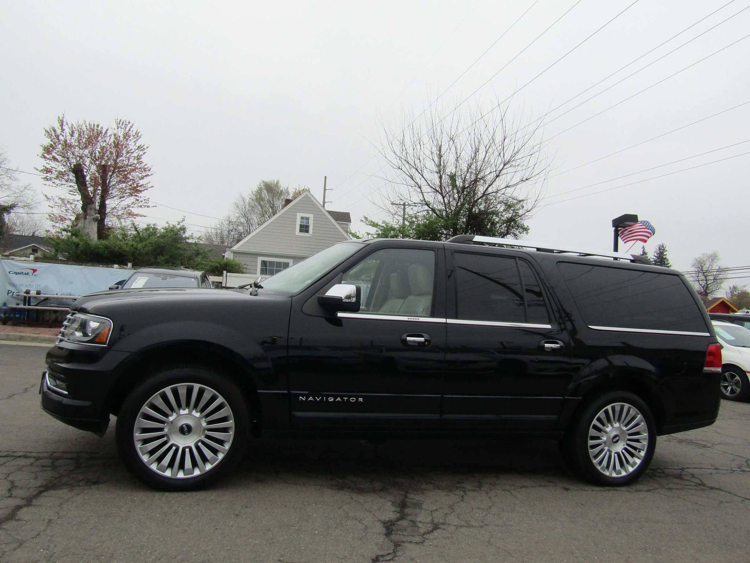 Used 2016 Lincoln Navigator L Select AWD/4WD image 4