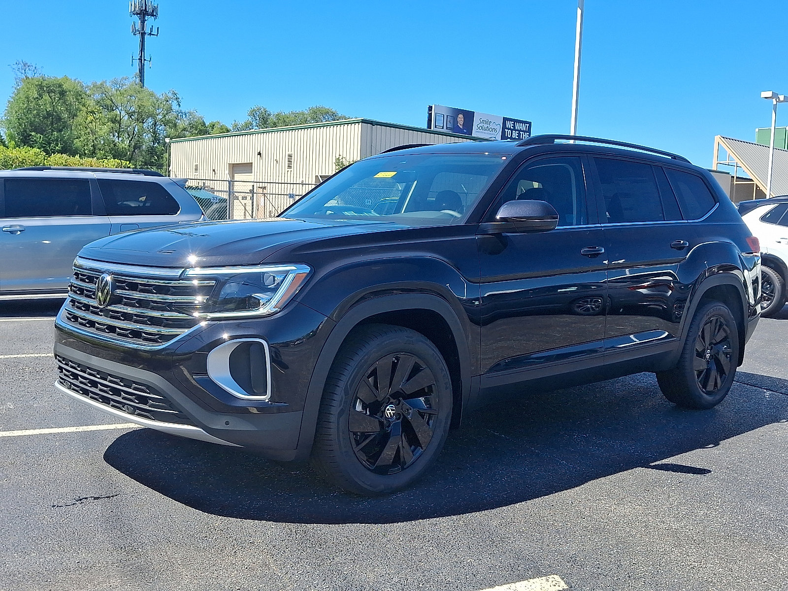 New 2026 Volkswagen Atlas SE image 2