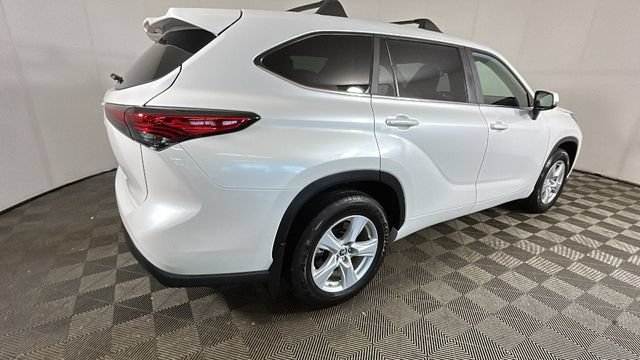 Used 2023 Toyota Highlander L FWD video 2