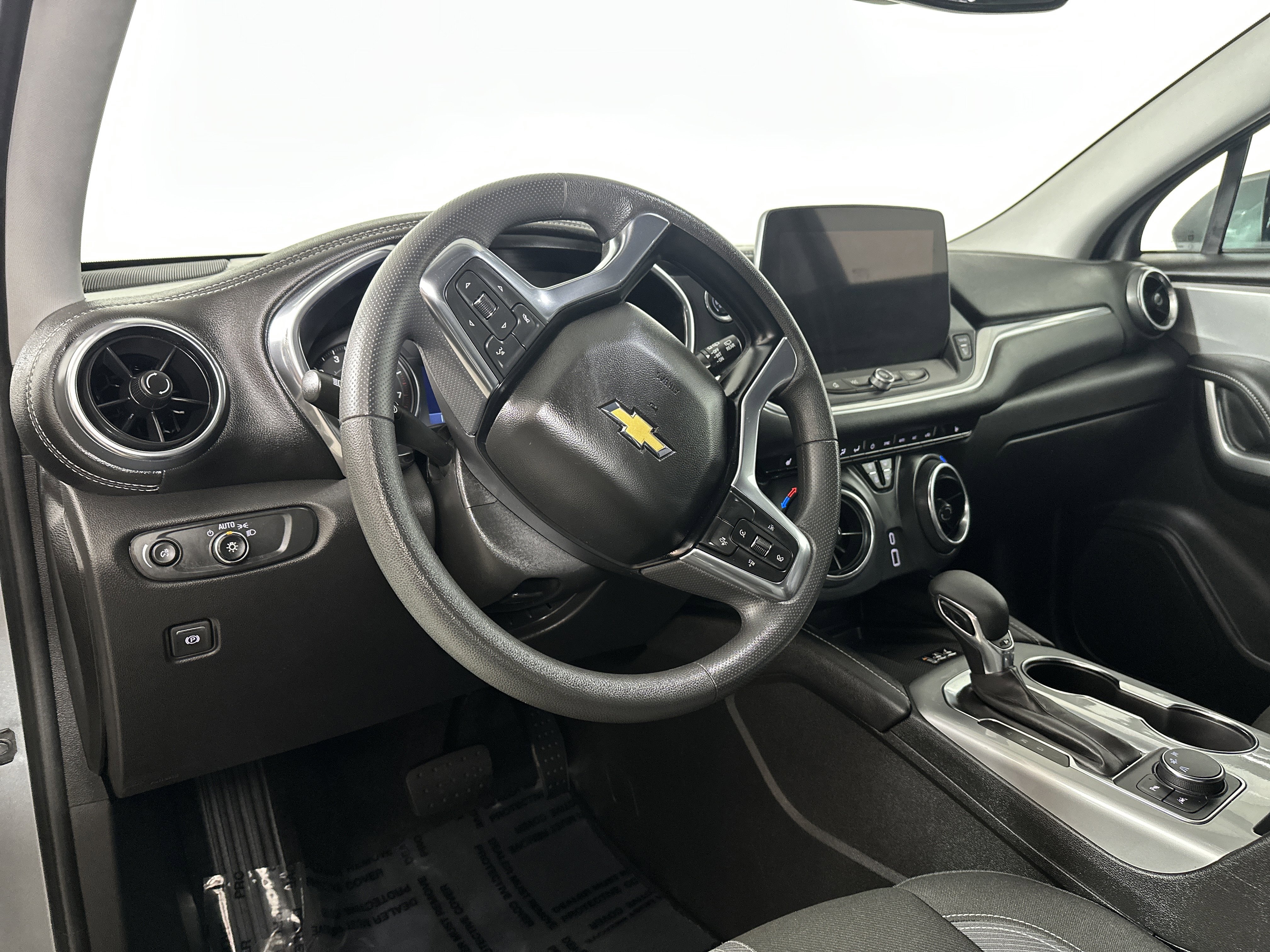 Used 2024 Chevrolet Blazer LT w/ Convenience Package FWD image 13