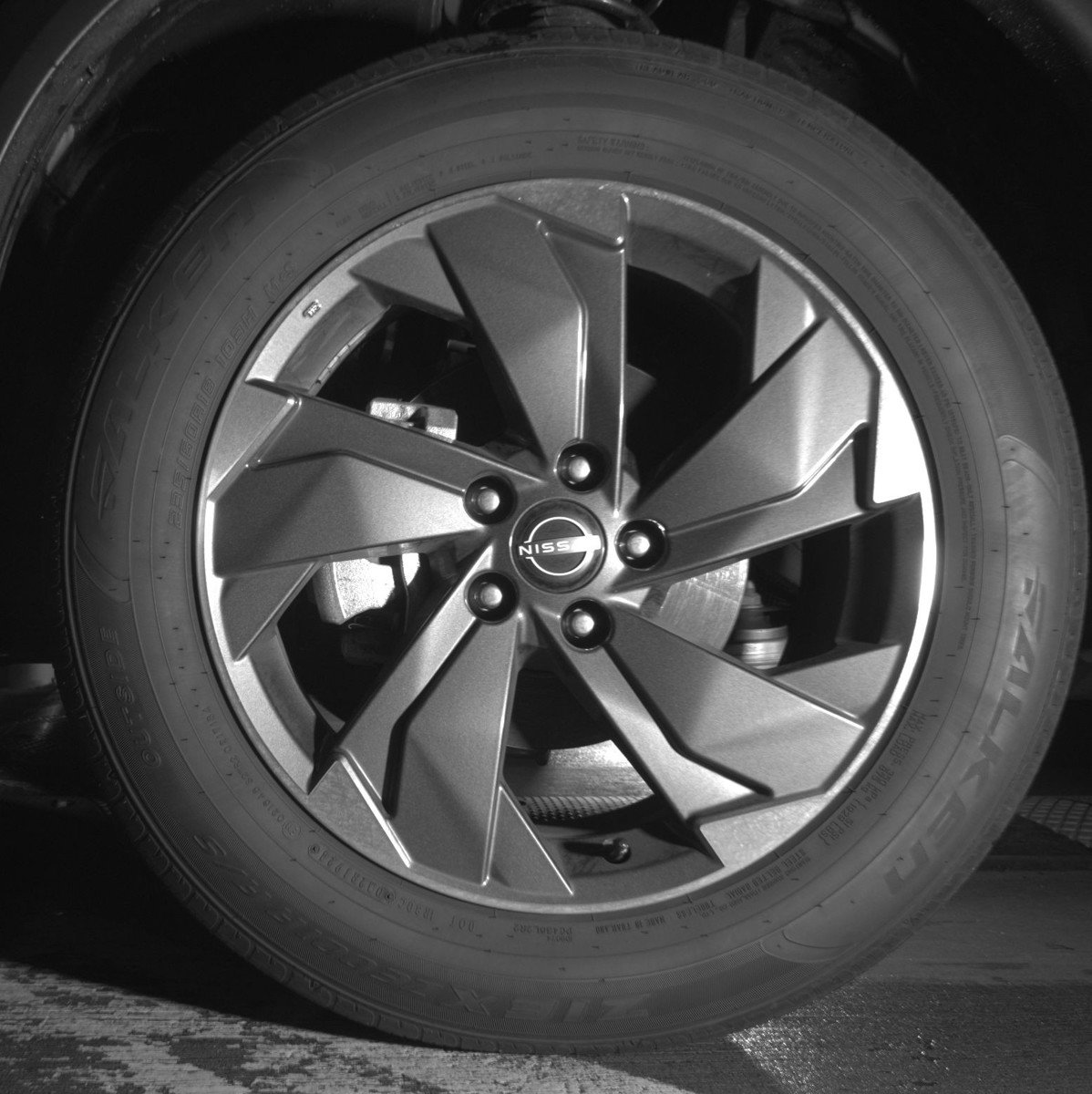 Used 2025 Nissan Rogue SV FWD image 12