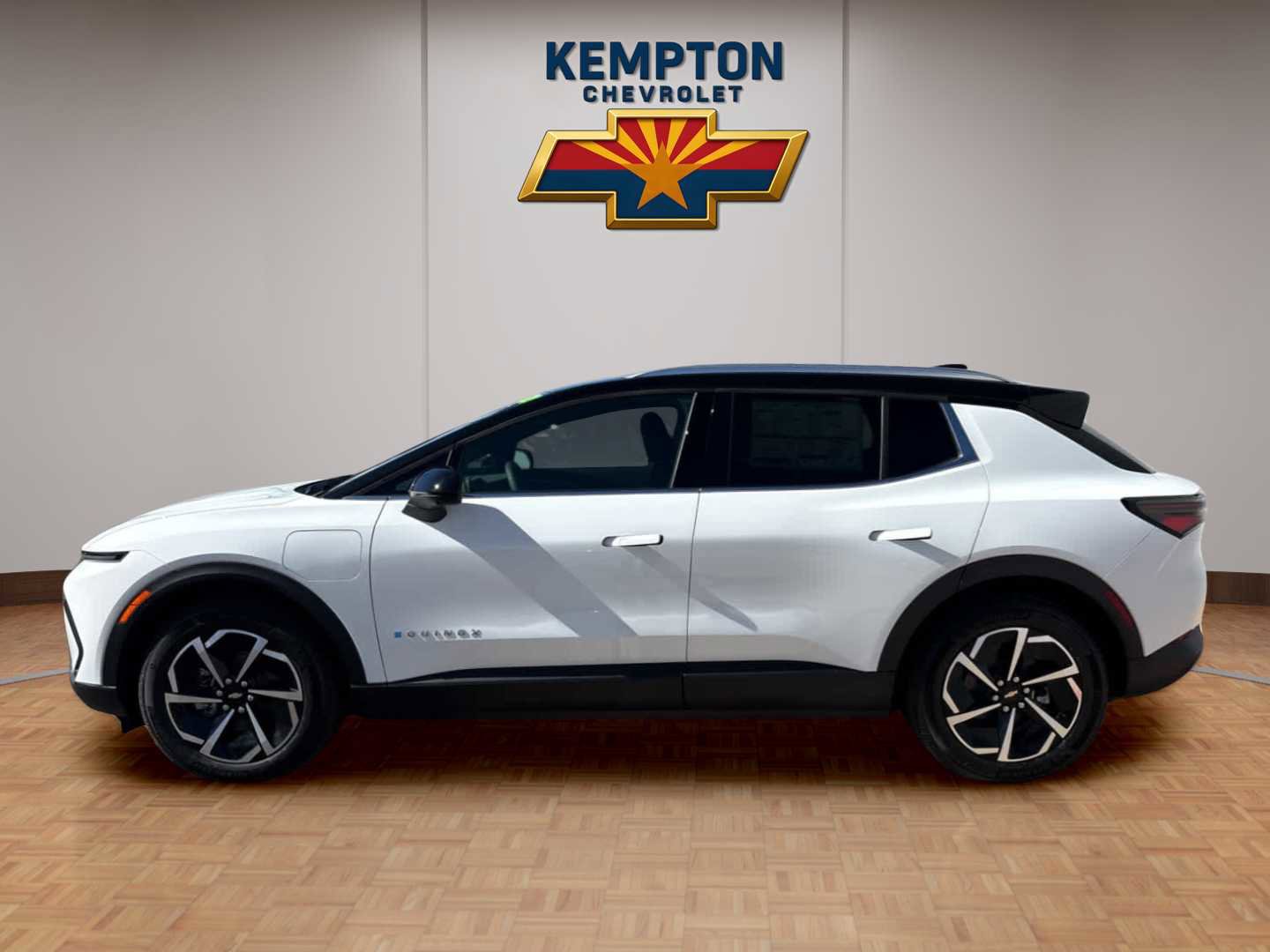 Used 2026 Chevrolet Equinox EV LT FWD image 3