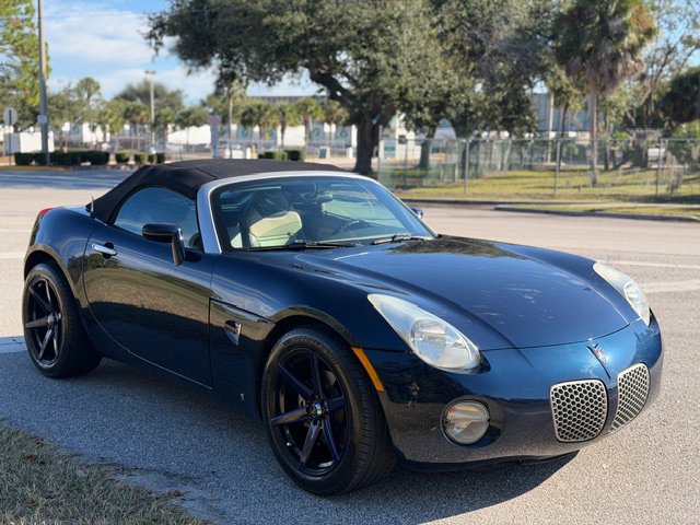 Used 2007 Pontiac Solstice Convertible w/ Premium Package video 1