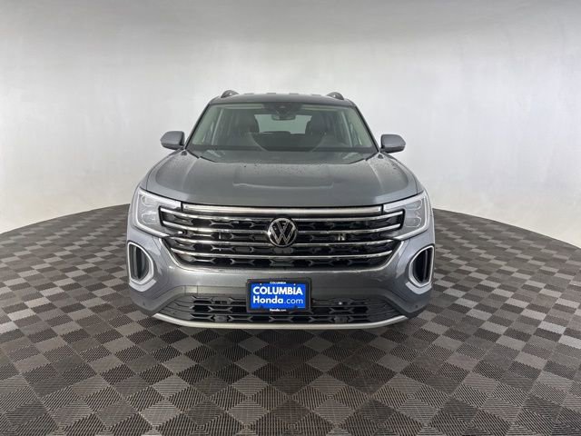 Used 2025 Volkswagen Atlas SE image 2