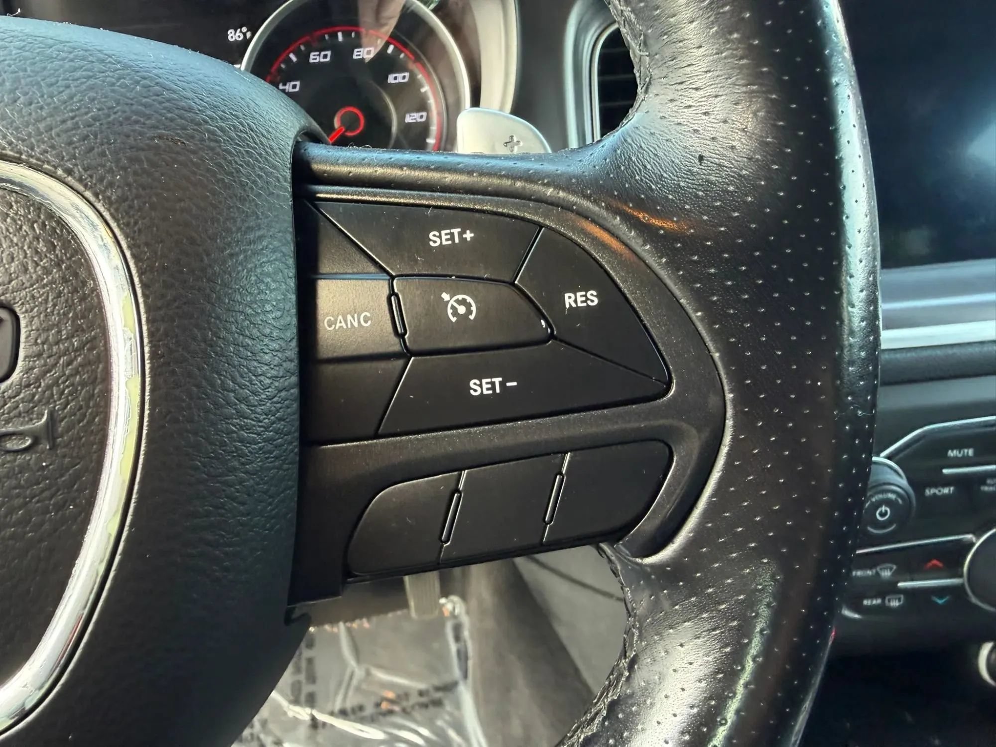 Used 2019 Dodge Charger SXT AWD/4WD image 15