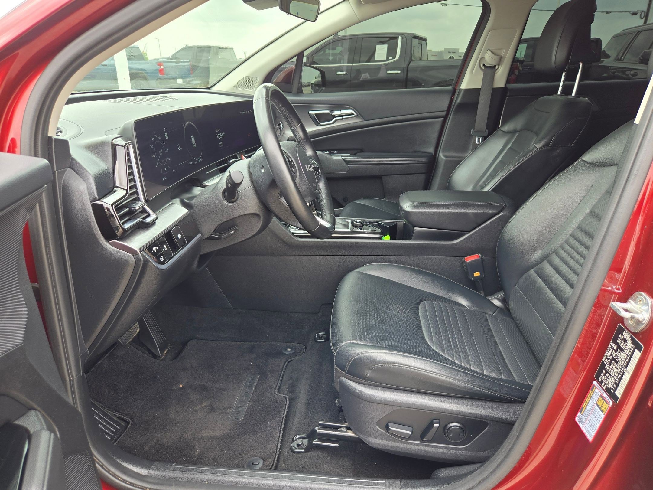 Used 2023 Kia Sportage SX image 9