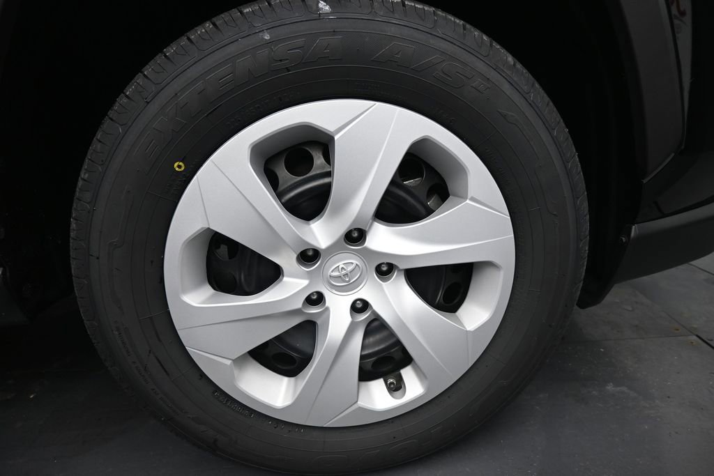 Used 2023 Toyota RAV4 LE FWD image 11