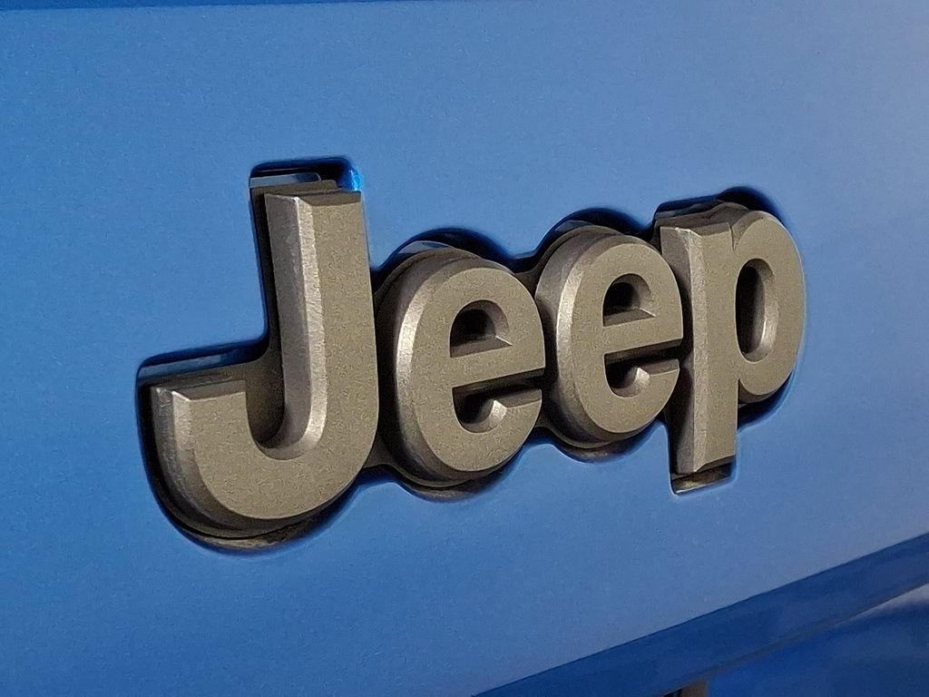 Used 2019 Jeep Cherokee Trailhawk w/ Cold Weather Group AWD/4WD image 29
