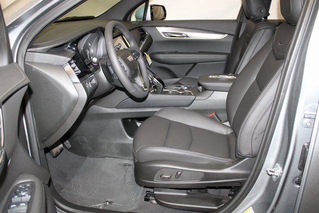 New 2025 Cadillac XT6 Luxury image 5
