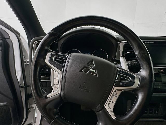 Used 2019 Mitsubishi Outlander 4WD Plug-In Hybrid image 11
