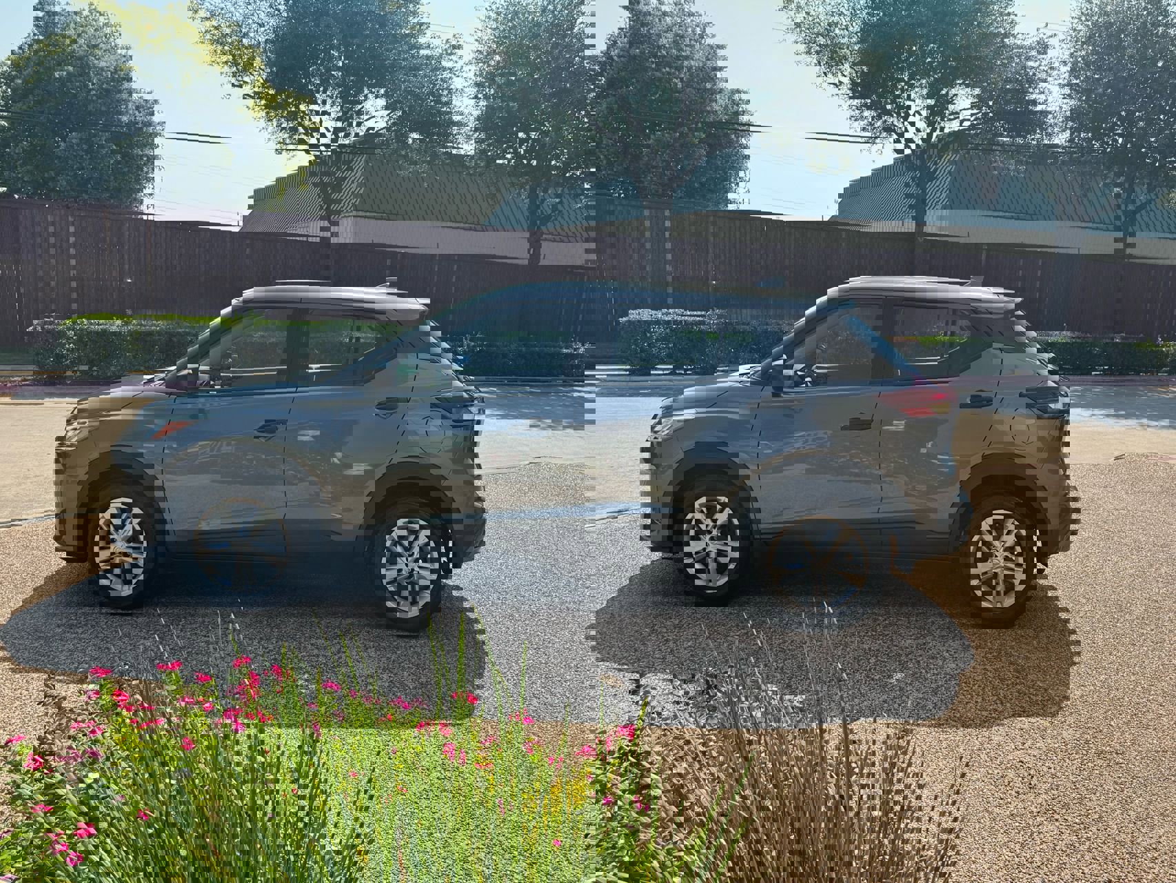 Used 2024 Nissan Kicks S image 11