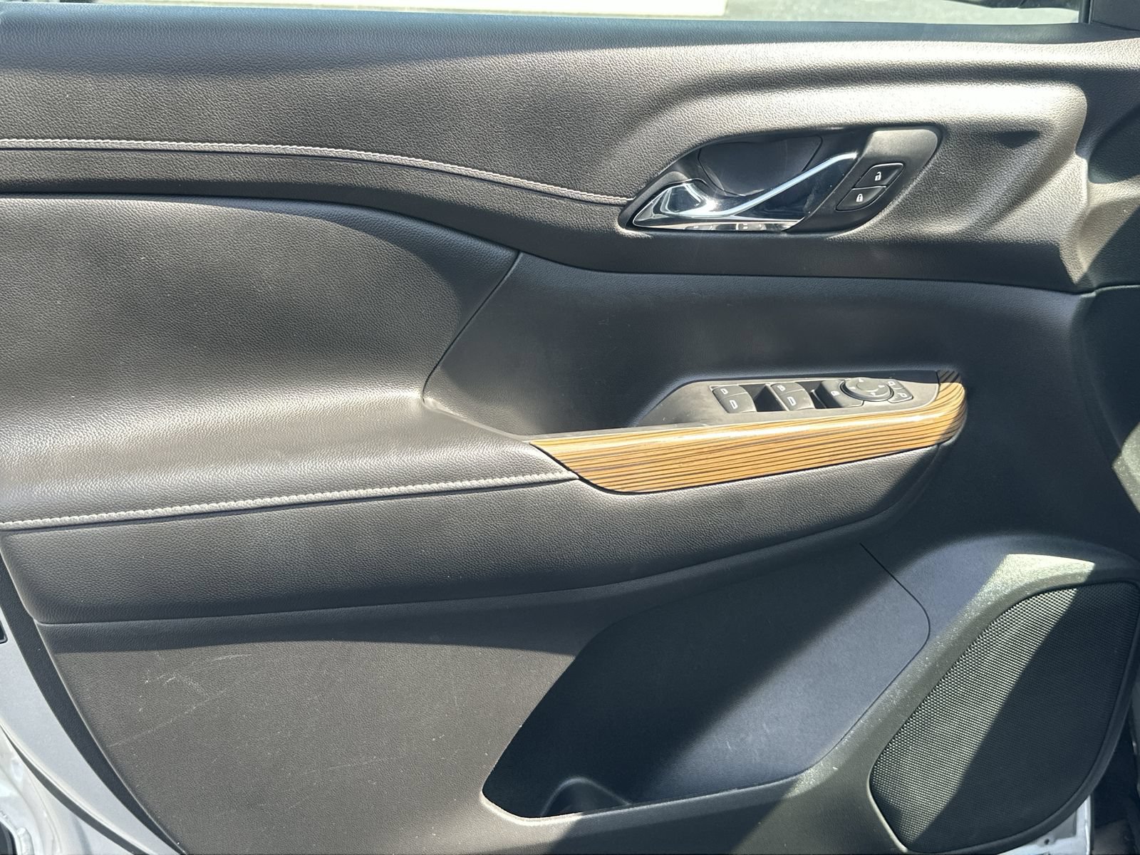 Used 2020 GMC Acadia SLE FWD image 14