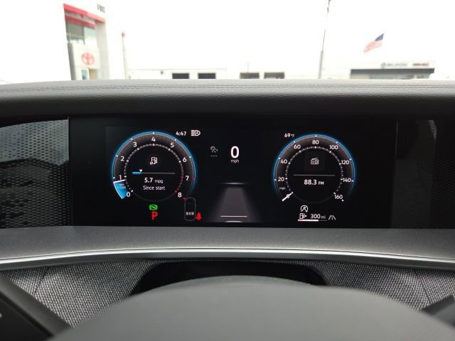 Used 2025 Volkswagen Tiguan S image 13