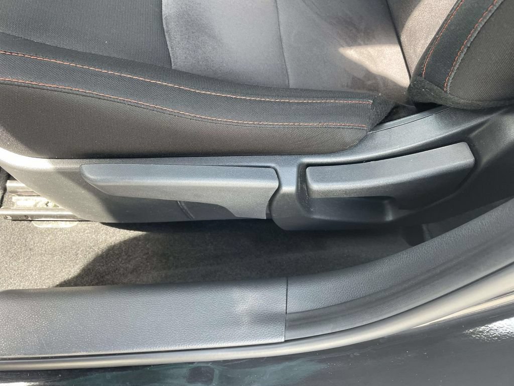 Used 2025 Nissan Sentra SR FWD image 14
