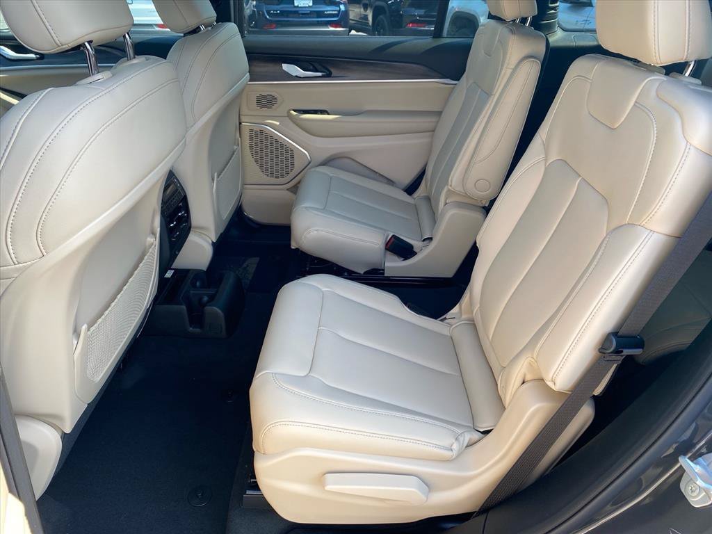 New 2026 Jeep Grand Cherokee L Limited w/ Trailer Tow Package AWD/4WD image 14