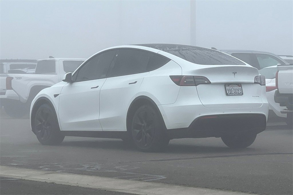 Used 2022 Tesla Model Y Long Range image 7