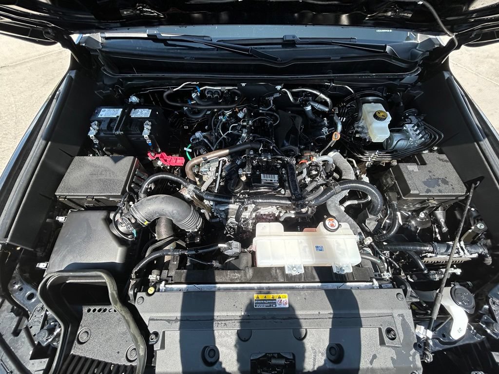 Used 2025 Toyota Tacoma SR5 AWD/4WD image 32