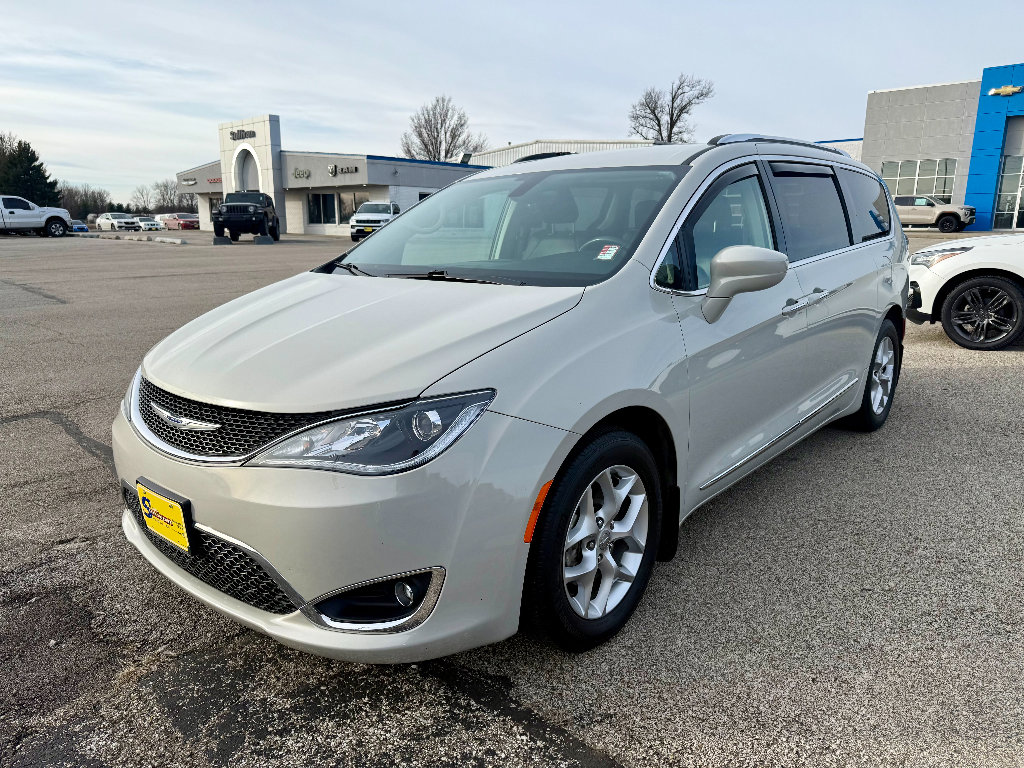 Used 2019 Chrysler Pacifica Touring-L Plus w/ Tire & Wheel Group image 8