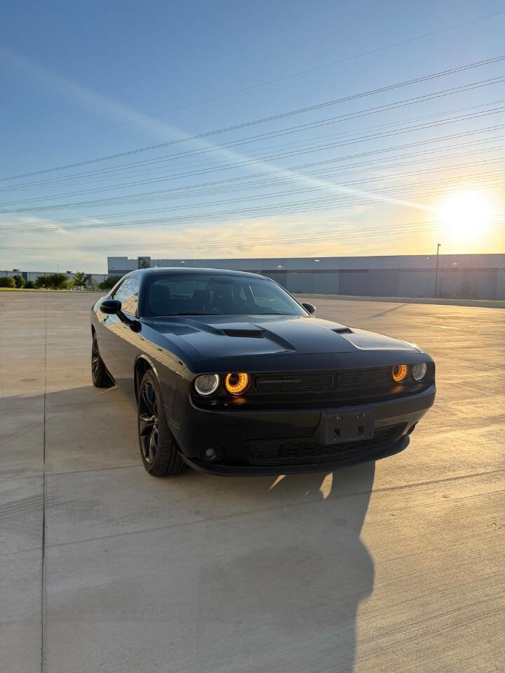 Used 2017 Dodge Challenger SXT Plus image 3