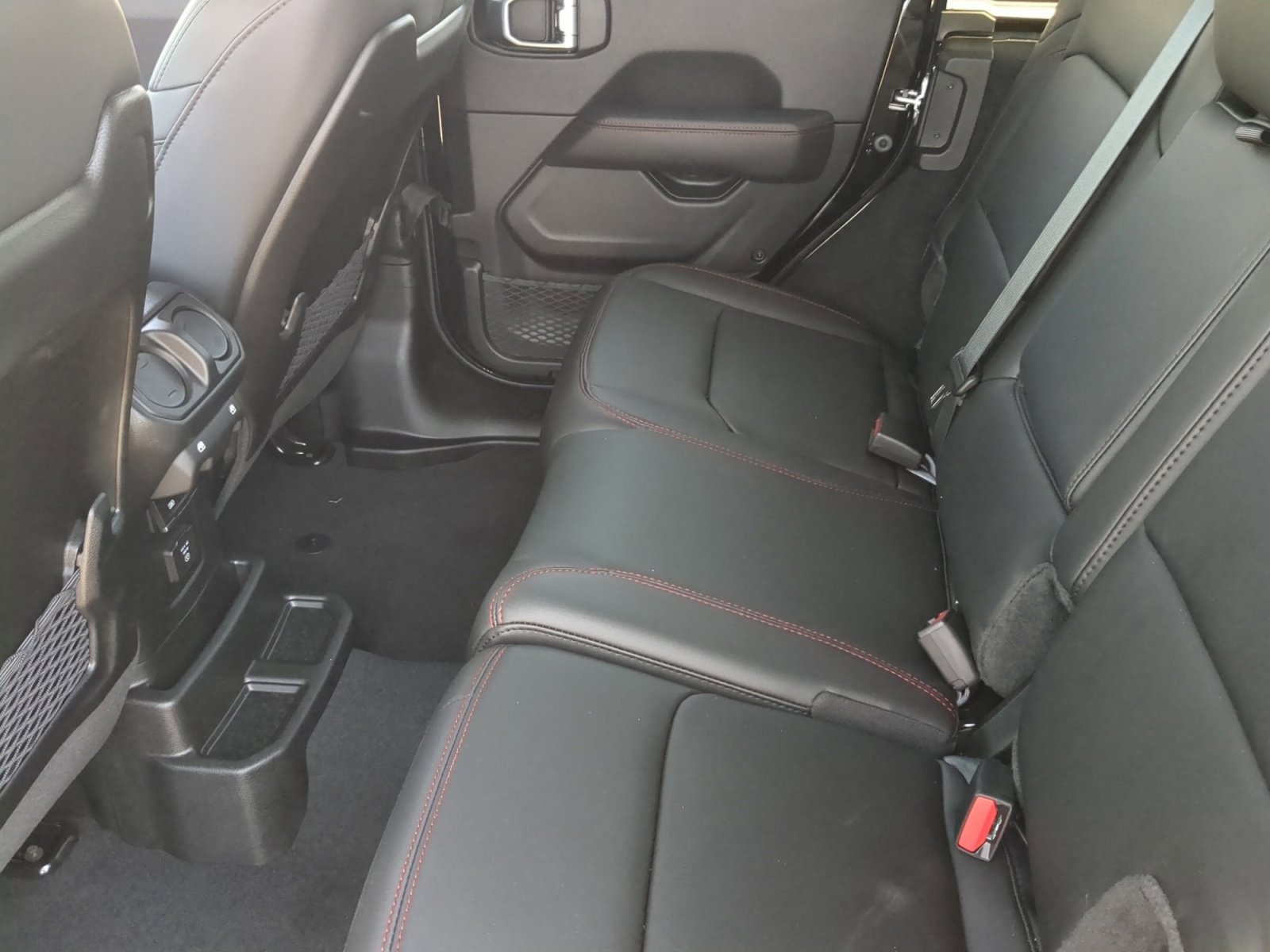 New 2025 Jeep Wrangler Unlimited Rubicon w/ Steel Bumper Group image 17