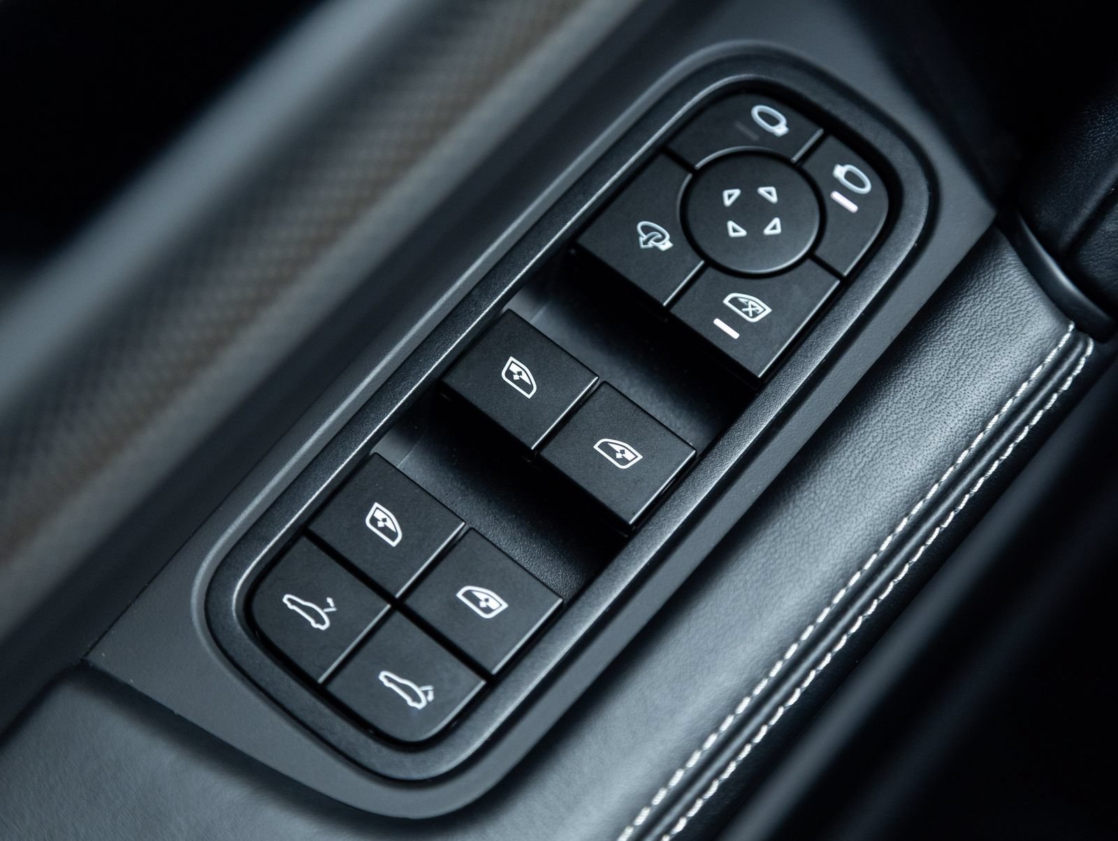 Certified 2025 Porsche Cayenne Turbo GT AWD/4WD image 19