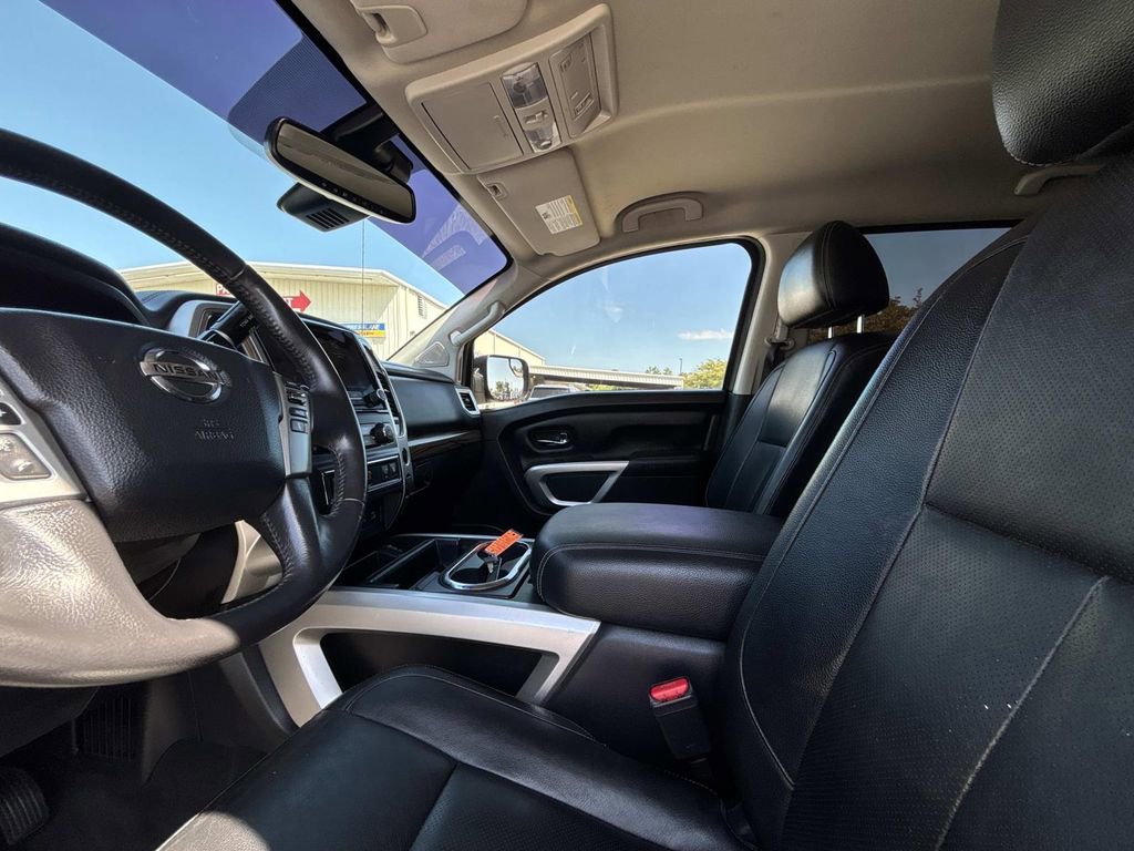 Used 2020 Nissan Titan SL AWD/4WD image 10