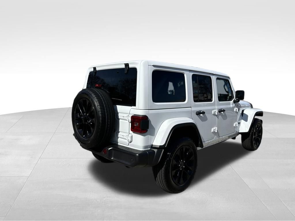 Used 2025 Jeep Wrangler Unlimited Sahara w/ Safety Group image 8