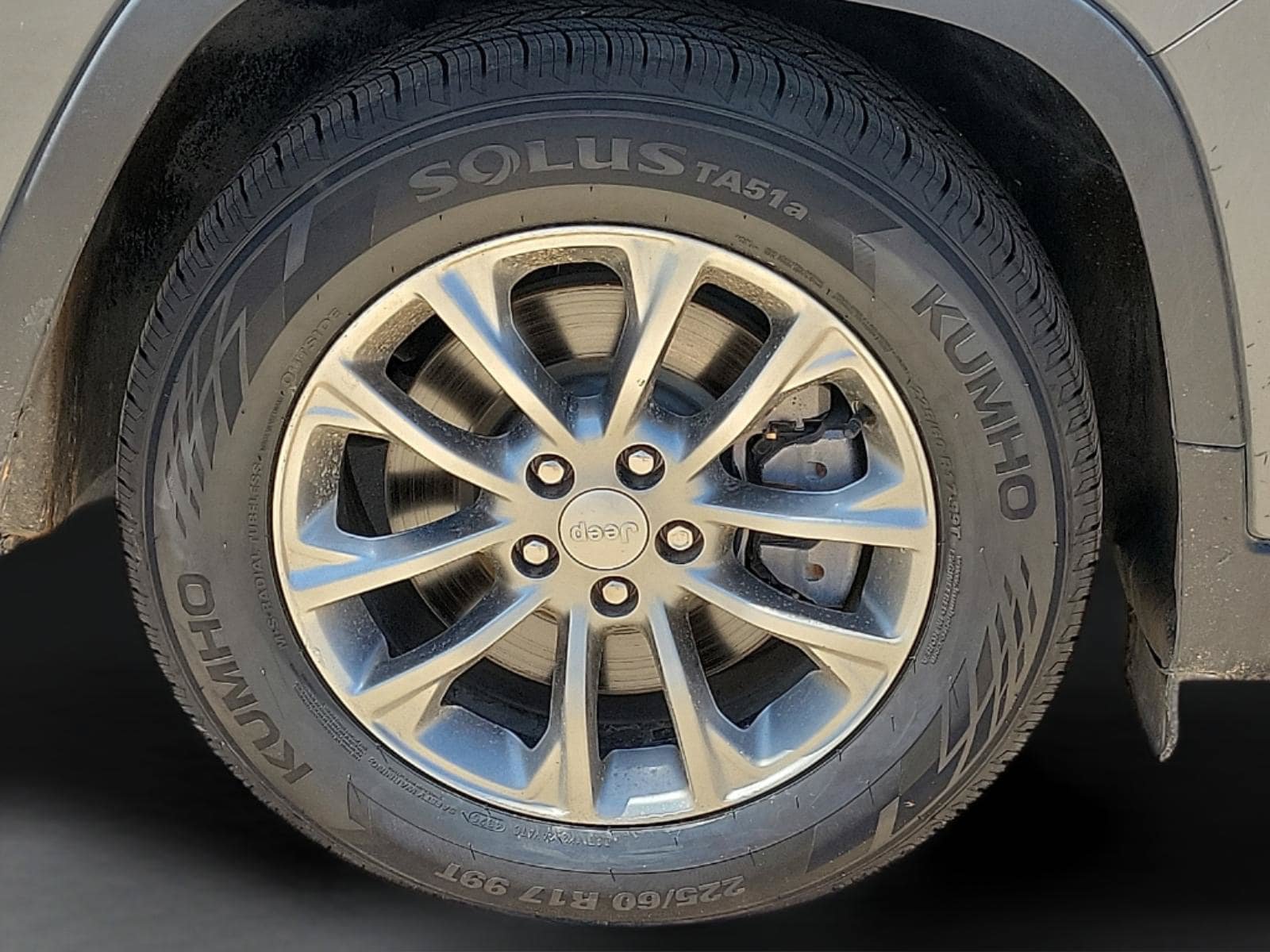 Used 2020 Jeep Cherokee Latitude Plus FWD image 7